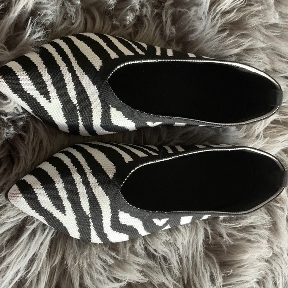 Pointy toe animal print  shoes 8 slip ons. NWOT - Picture 4 of 8
